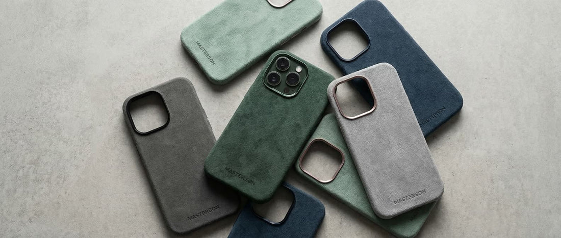 Overzicht van de Masterson Alcantara hoesjes collectie in verschillende kleuren zoals bosgroen, grijs en navy blauw.