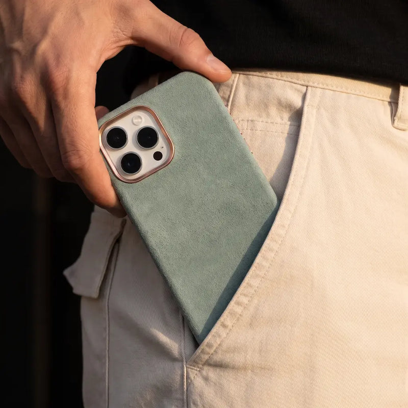 Mastersøn Alcantara Hoesje iPhone 16 Plus MagSafe Cyaan
