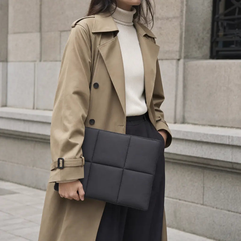 Laptop sleeve puffy in hand