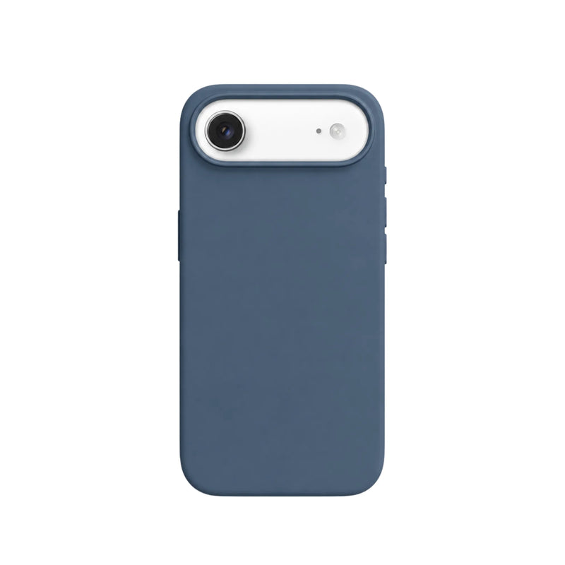 Premium siliconen iPhone 17 Air case in blauwgrijs afgewerkt met een zilveren cameravlak