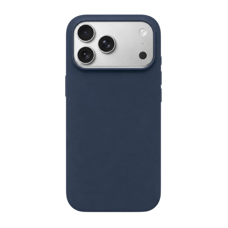 Luxe marineblauw iPhone hoesje van Mastersøn met contrasterende zilveren camerarand